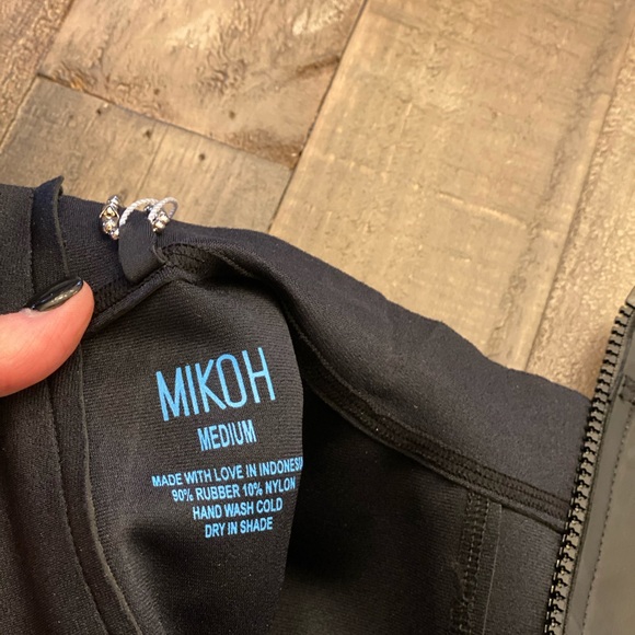 Designer Mikoh Swin suit - Picture 4 of 5